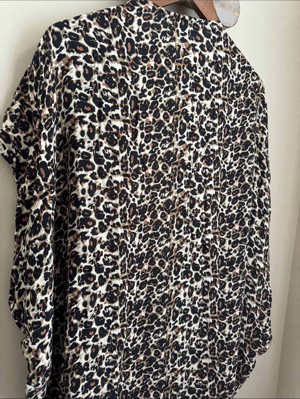 UMGEE Leopard Print Lightweight Kimono size small small ( oversized ) - Picture 6 of 6